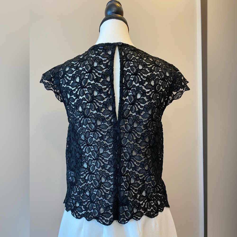 Aritzia Talula black lace top cap sleeves Size M feminine versatile
